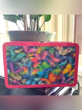 “Find It” 3D Tin Box. Pink with Butterflies and Snap Closure. Attached Video.